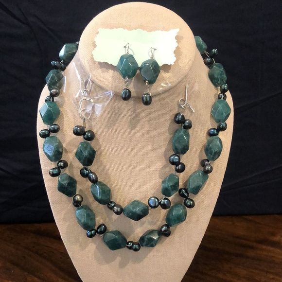 Dark Green Chalcedony Gemstone and Sterling Silver Set - Picture 2 of 14